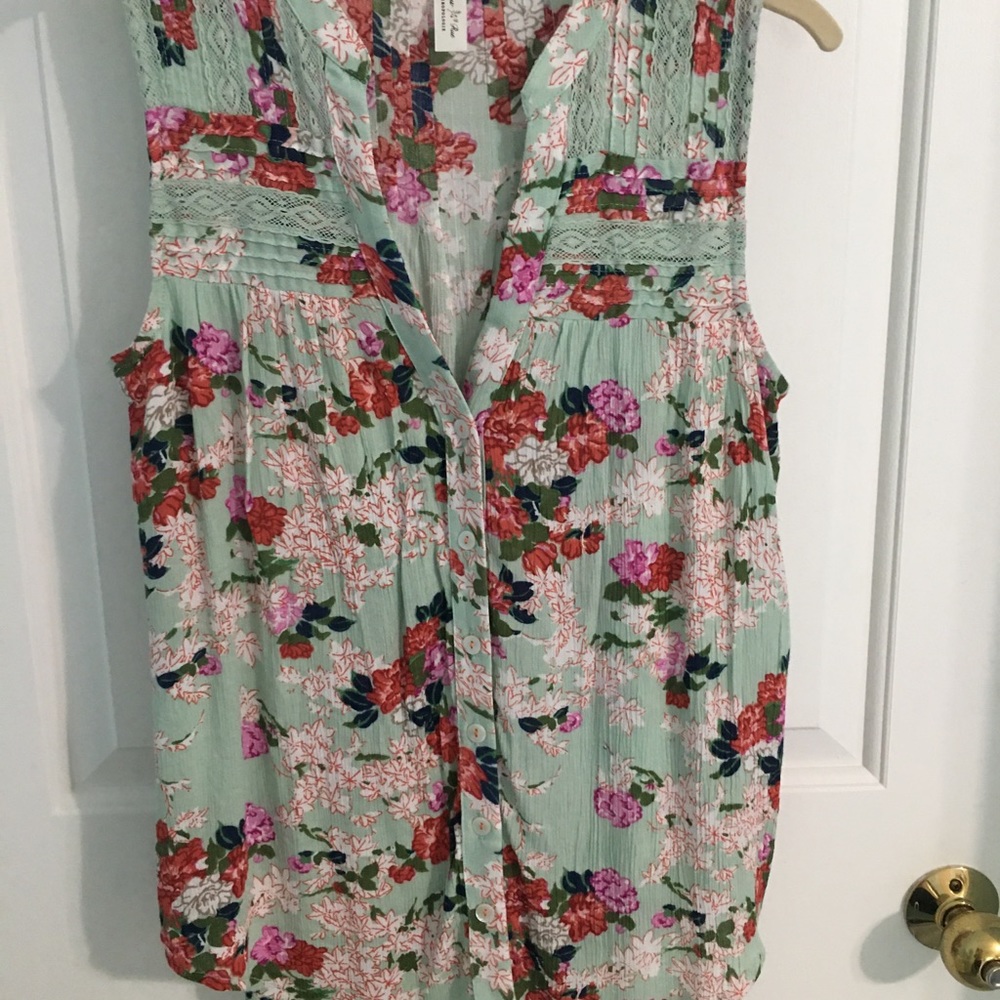 Sleeveless Floral Blouse with Lace Insets